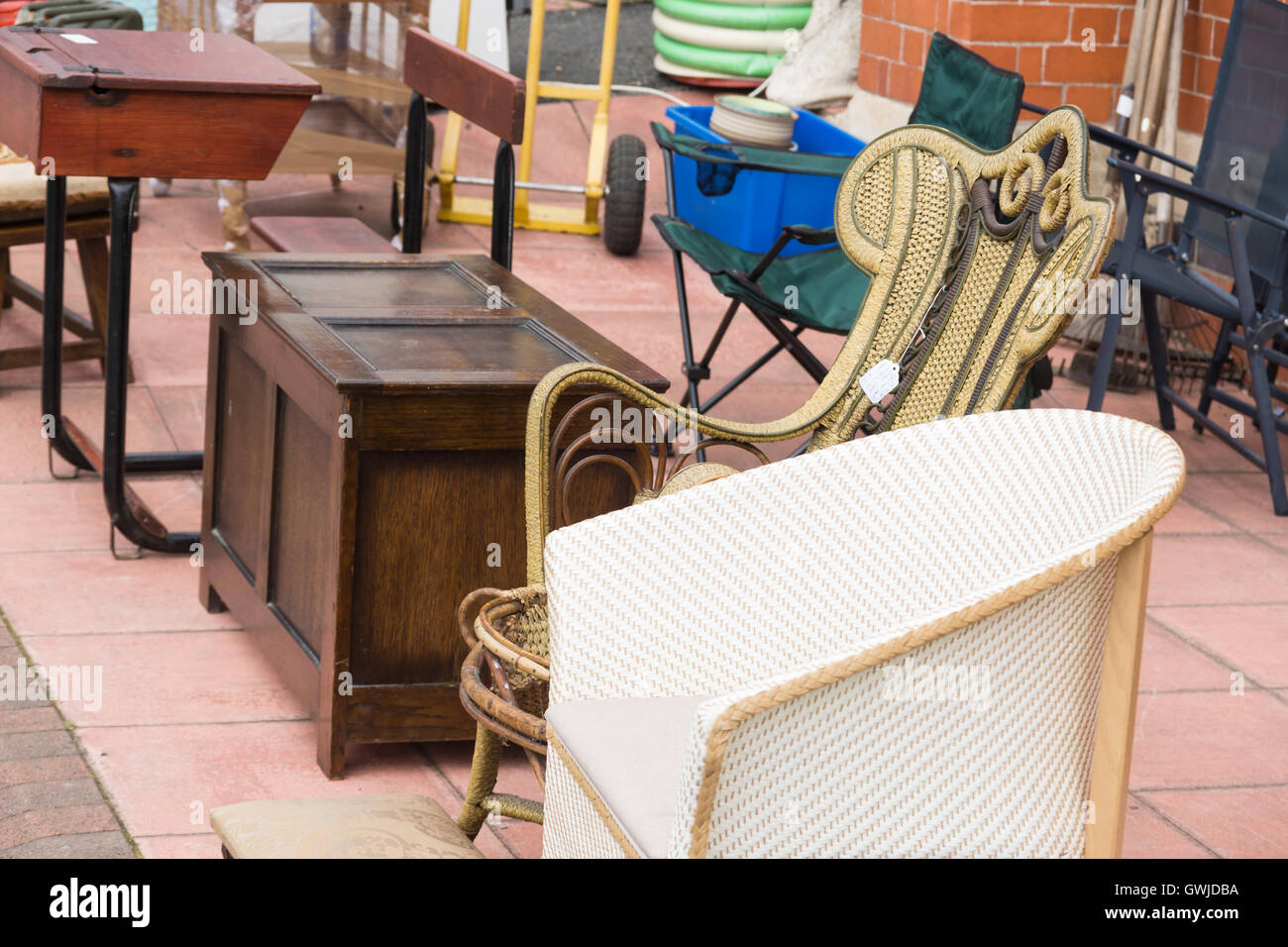 Tienda De Muebles De Segunda Mano Fotos e Imágenes de stock - Alamy