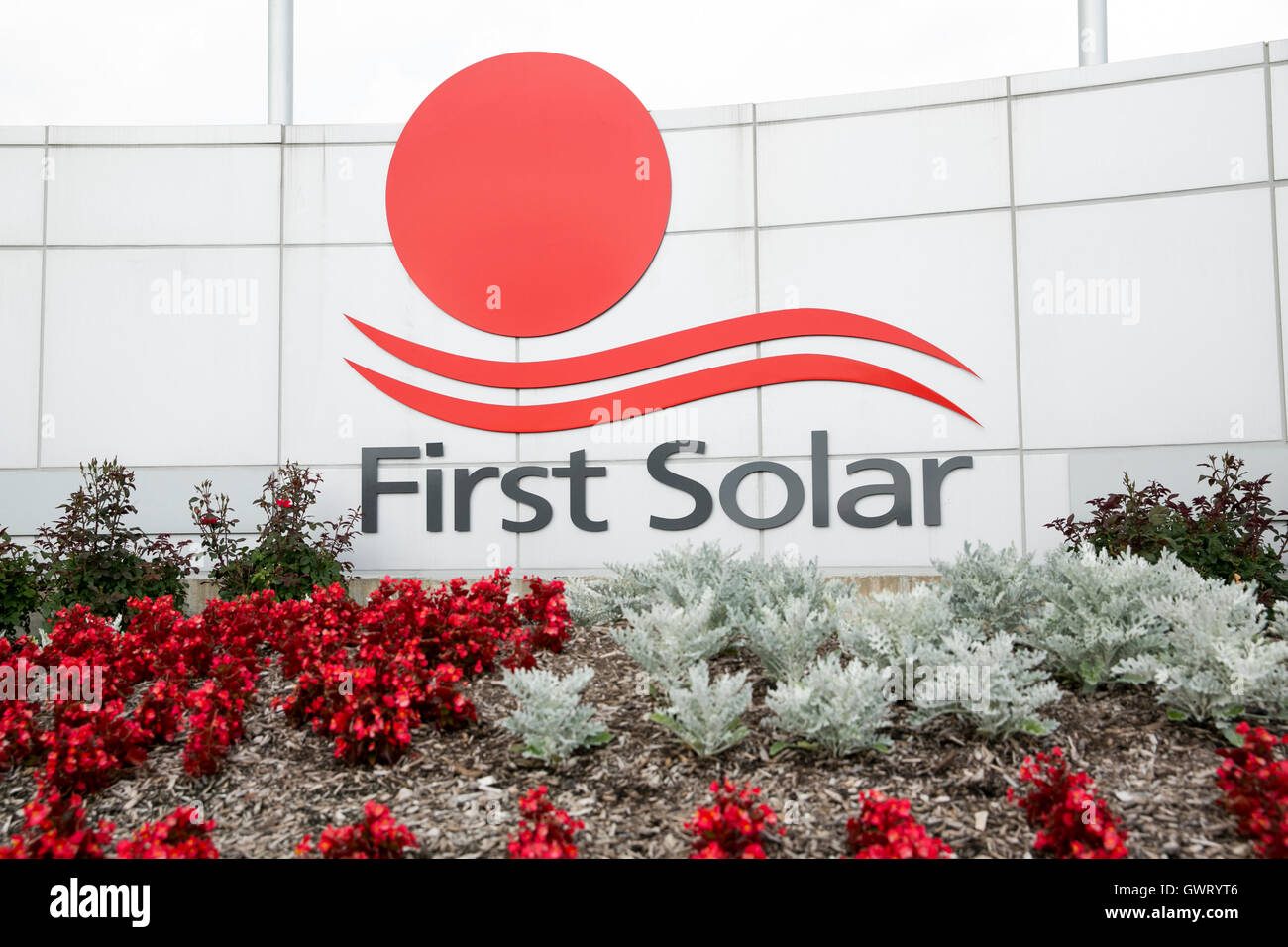 Un logotipo cartel fuera de una instalación ocupada por primera Solar en Perrysburg, Ohio el 16 de julio de 2016. Foto de stock