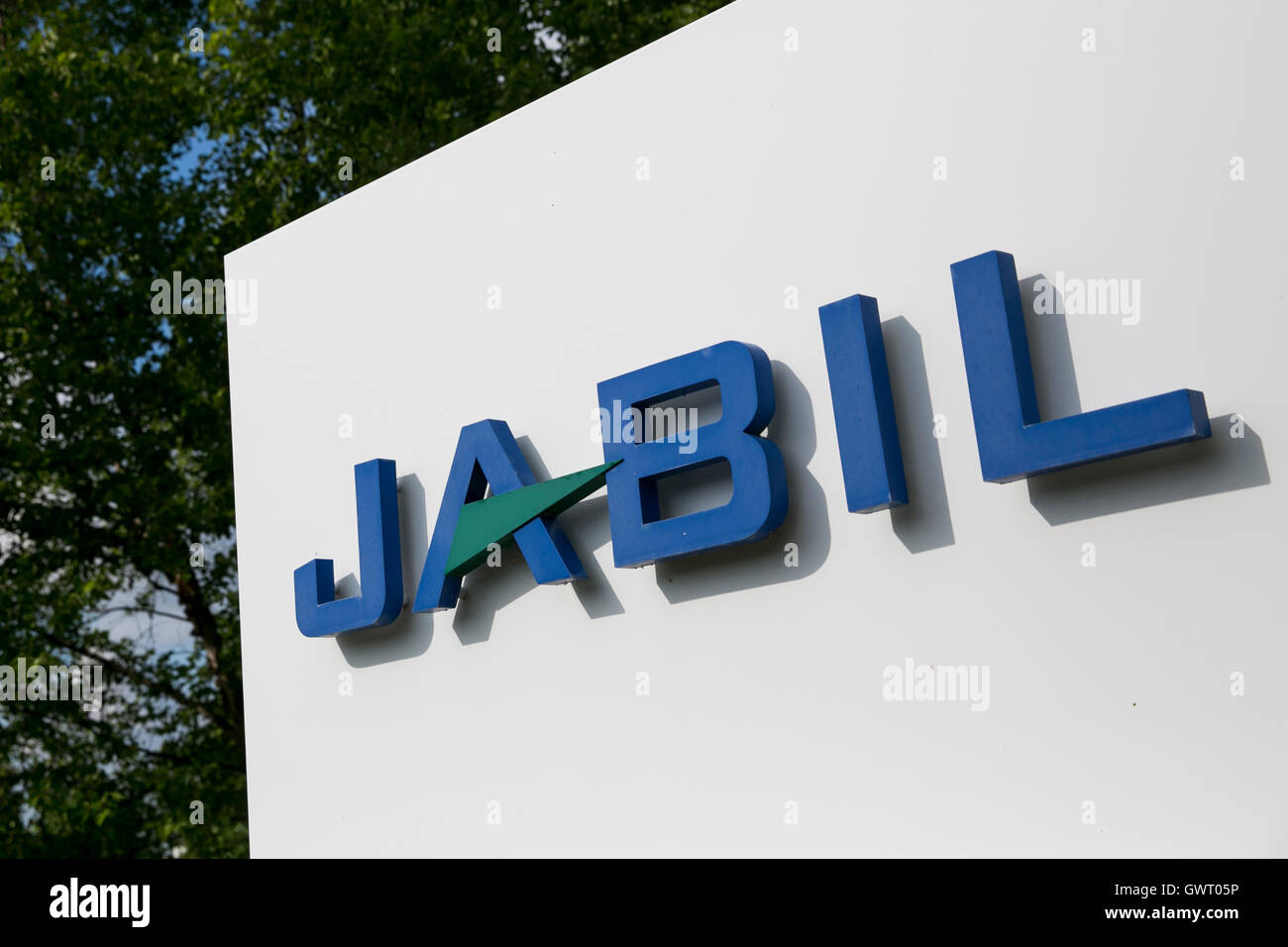 Un logotipo cartel fuera de una instalación ocupada por Jabil Circuit, Inc., en Auburn Hills, Michigan, el 17 de julio de 2016. Foto de stock