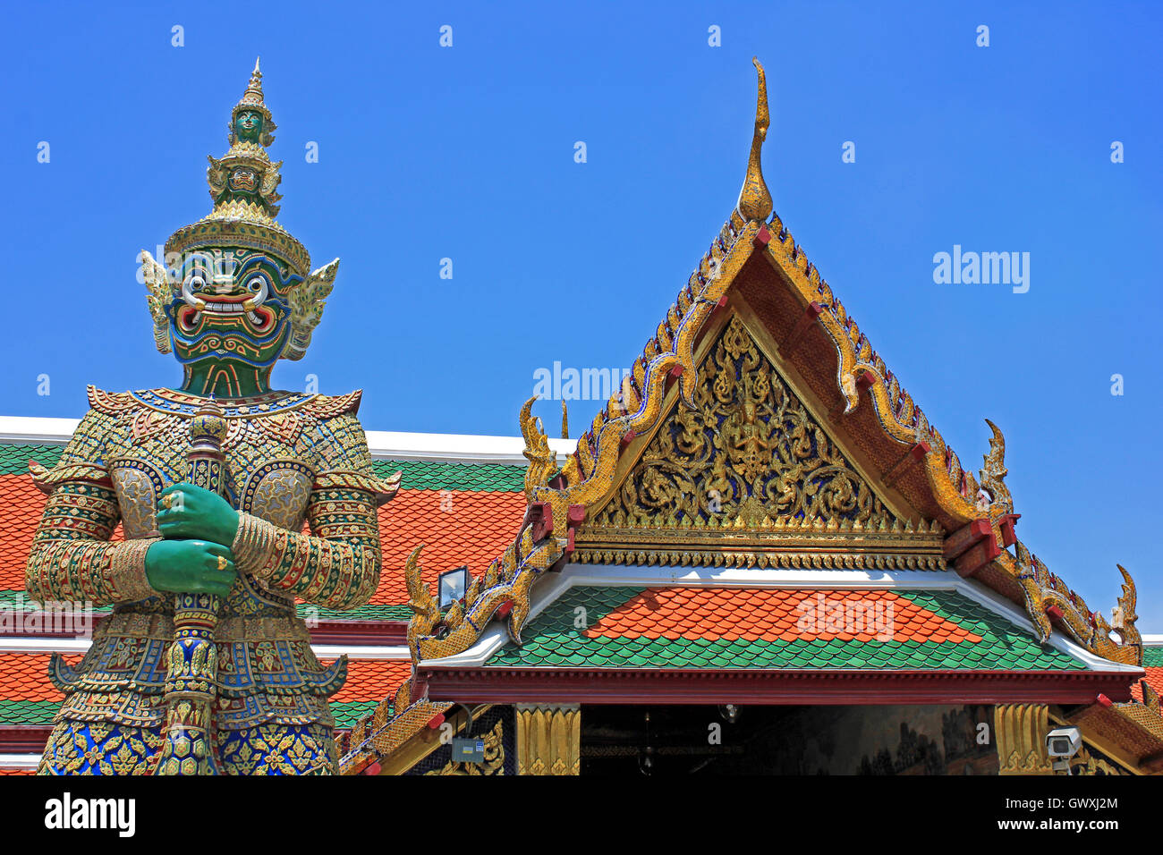 La figura "demonios guardianes Yaska Tavambal' en Wat Phra Kaew, Bangkok Foto de stock