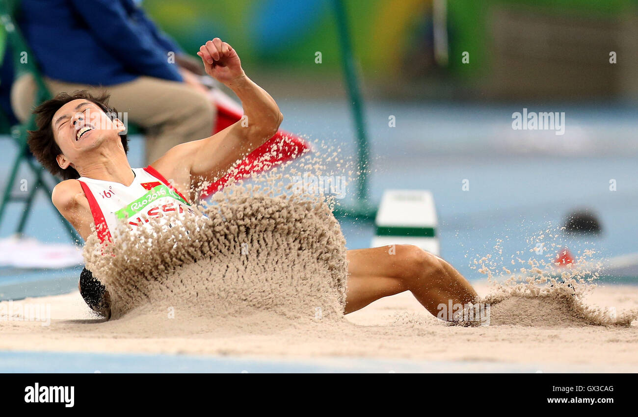 Río de Janeiro, Brasil. 14 Sep, 2016. Chen Hongjie de China compite en el salto de longitud de hombres T47 de eventos atléticos en los Juegos Paralímpicos Rio 2016 en Río de Janeiro, Brasil, el 14 de septiembre, 2016. Crédito: Li Ming/Xinhua/Alamy Live News Foto de stock