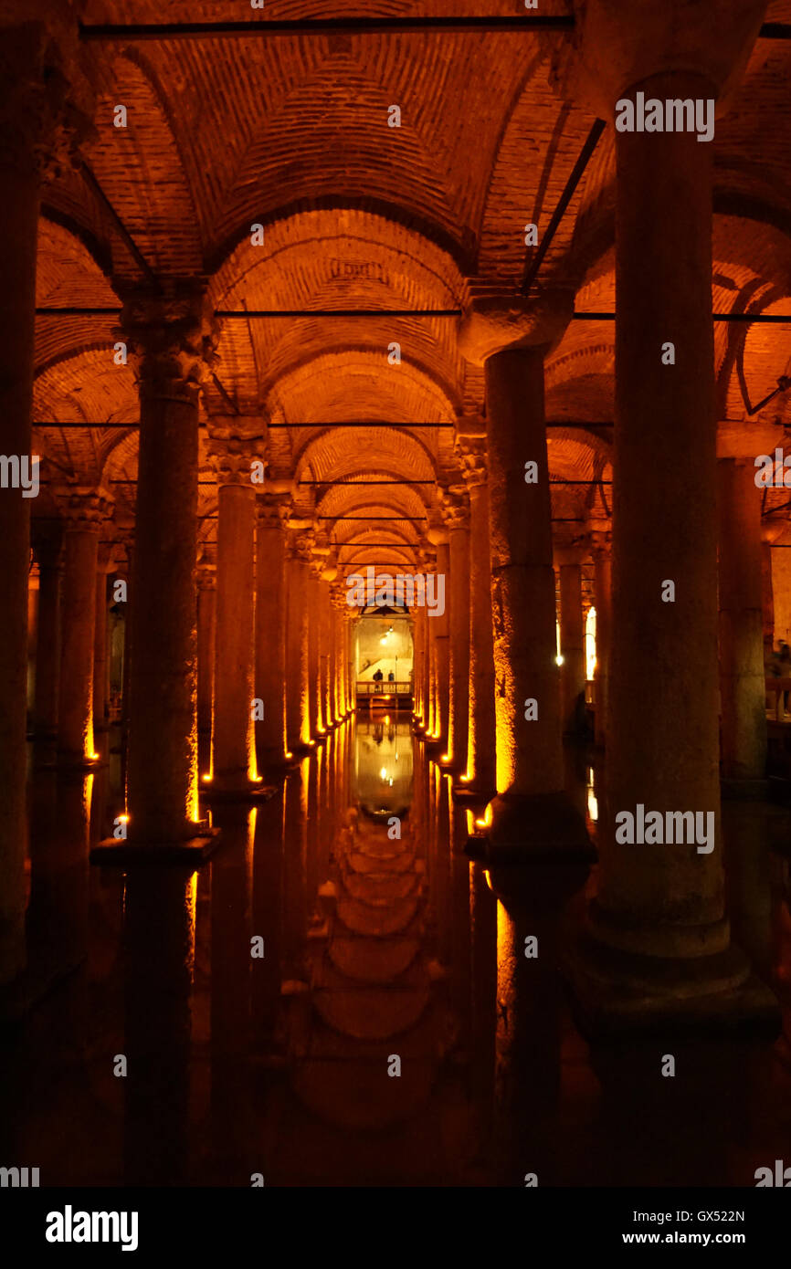 Imagen de vista interior de la Cisterna Basílica en Estambul Foto de stock