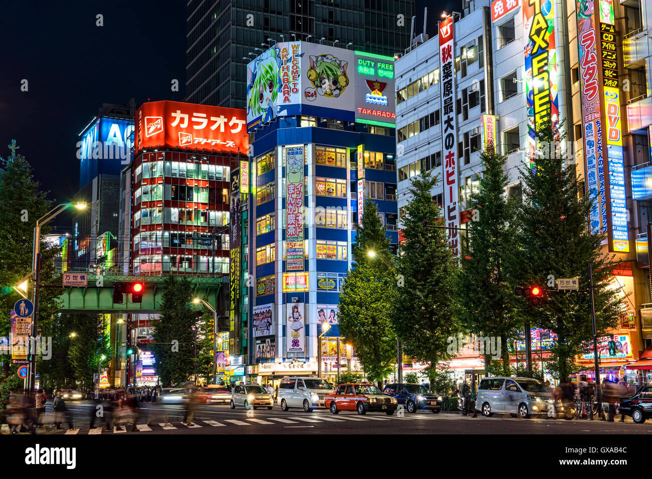 La isla de Japón, Honshu, Kanto, Tokio, en el distrito de Akihabara en la noche. Foto de stock