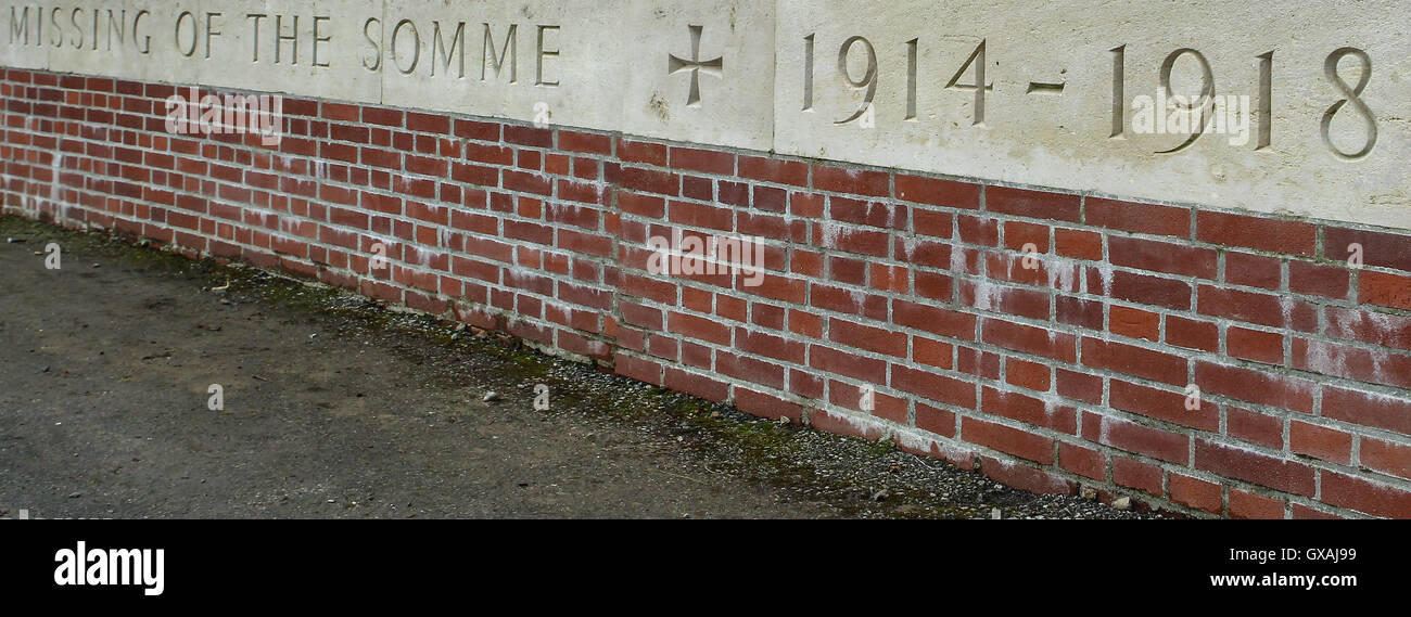 Vistas generales del Thiepval Memorial en el centenario del comienzo de la batalla del Somme Featuring: Atmósfera, ver dónde: Thiepval, Francia cuando: 01 Jul 2016 Foto de stock