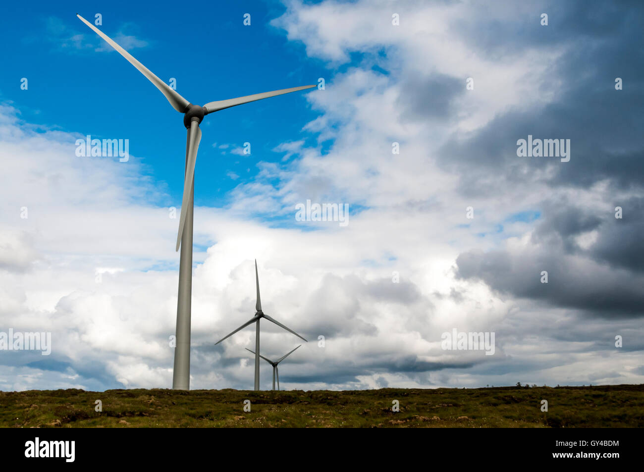 Las turbinas eólicas en el Pentland Road Parque Eólico en la isla de Lewis. Foto de stock
