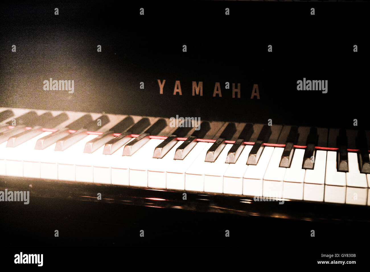 Yamaha piano fotografías e imágenes de alta resolución - Alamy