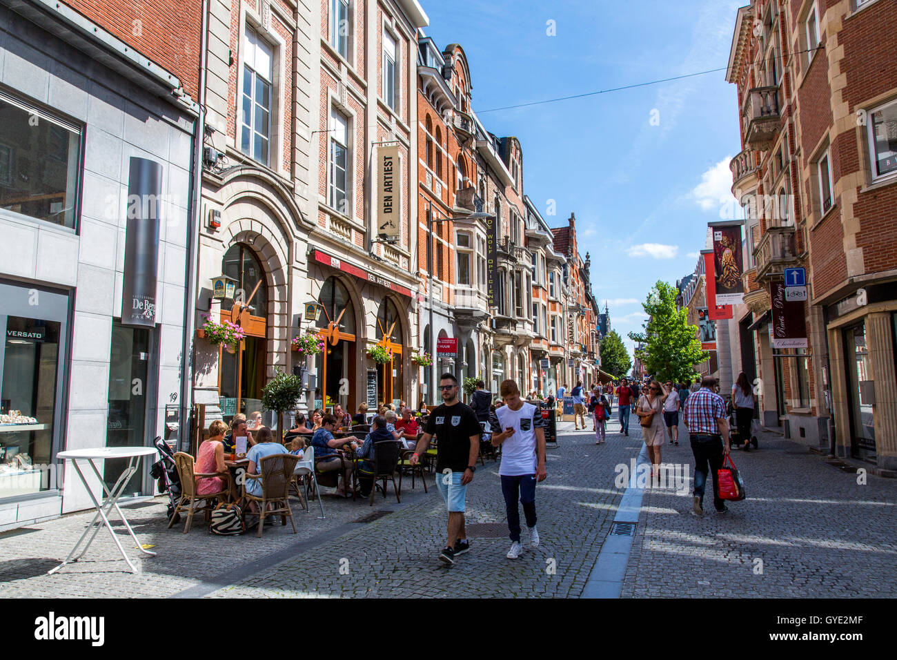 En Leuven, Bélgica, en la provincia del Brabante Flamenco, Leopold Vanderkelenstraat, calle comercial, el centro de la ciudad, Foto de stock