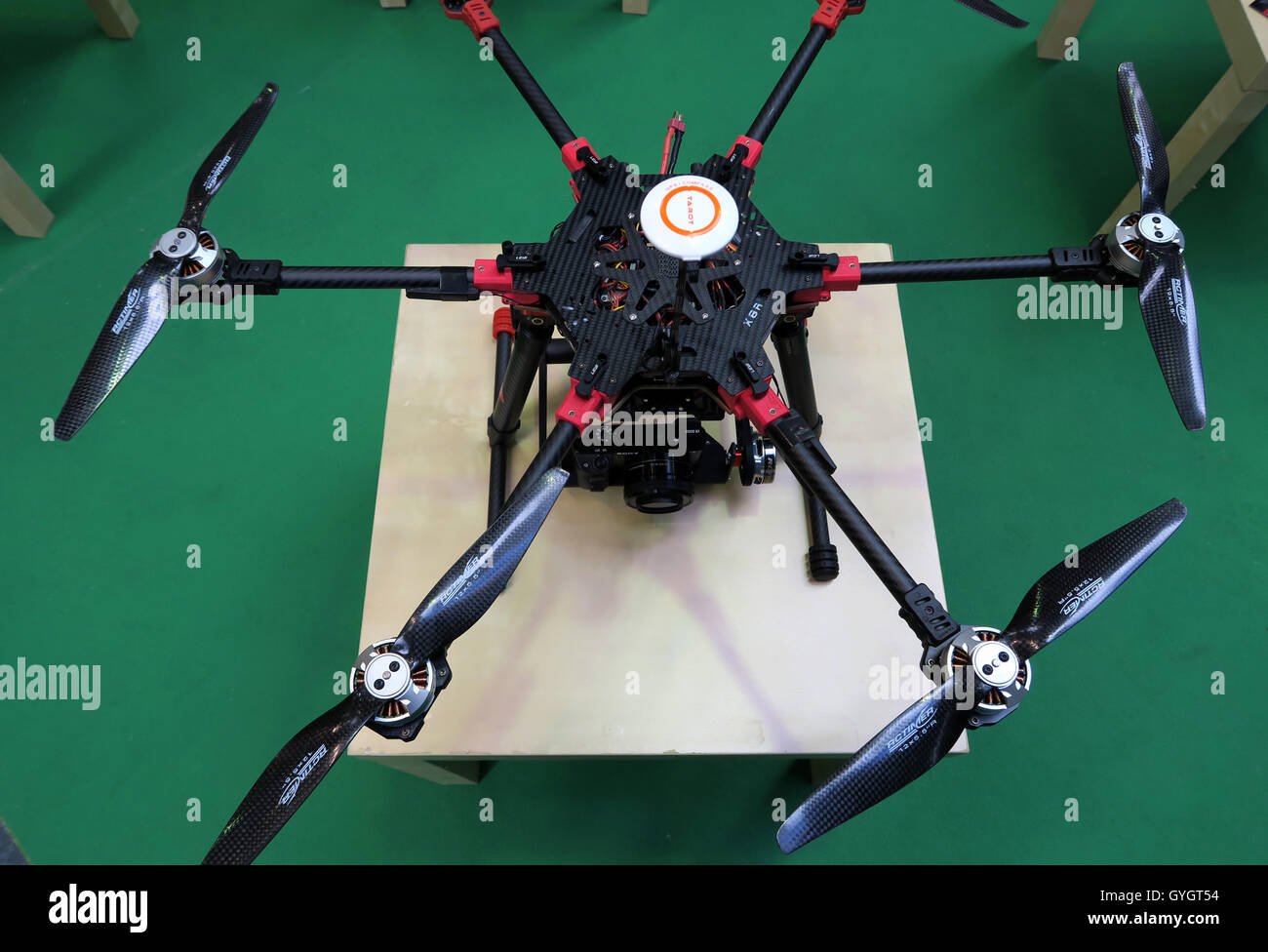 Drone UAV racing, Drone mostrar, París, Francia Fotografía de stock - Alamy