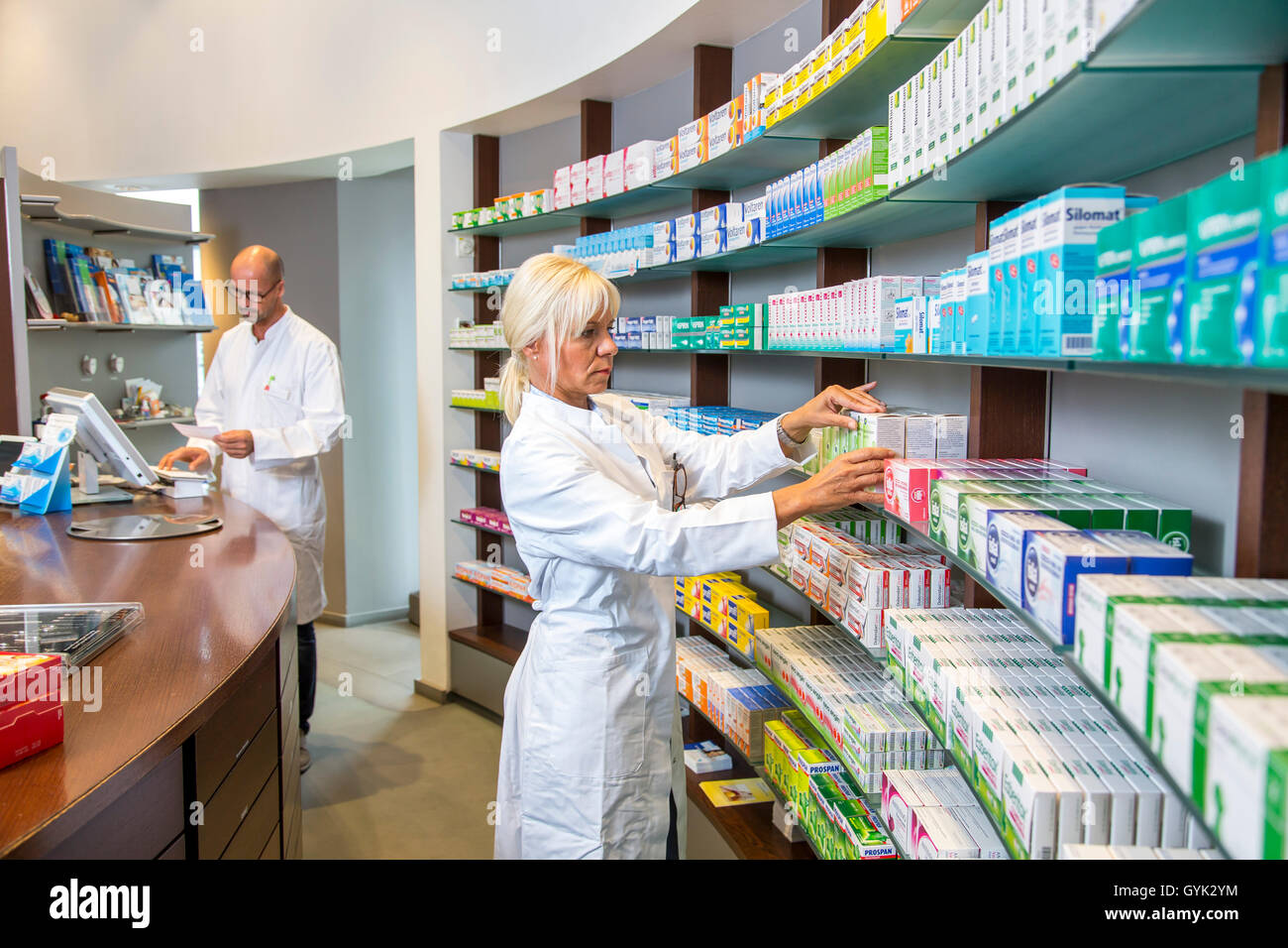 Farmacia, farmacéuticos, medicamentos, clasificación Foto de stock