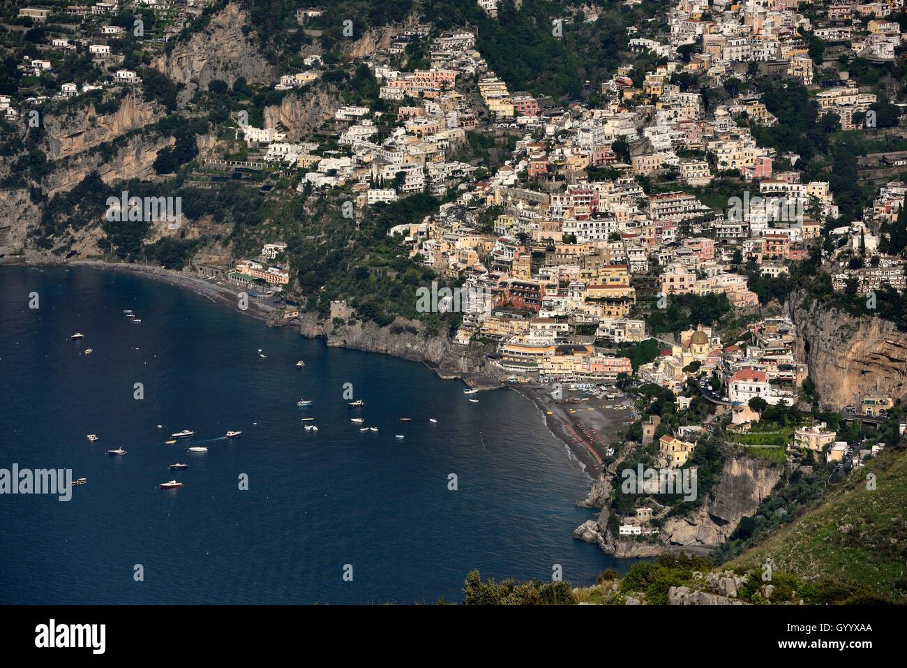 Vista del pueblo de Positano, Amalfi, Costiera Amalfitana, provincia de Salerno, Región de Campania, Italia Foto de stock