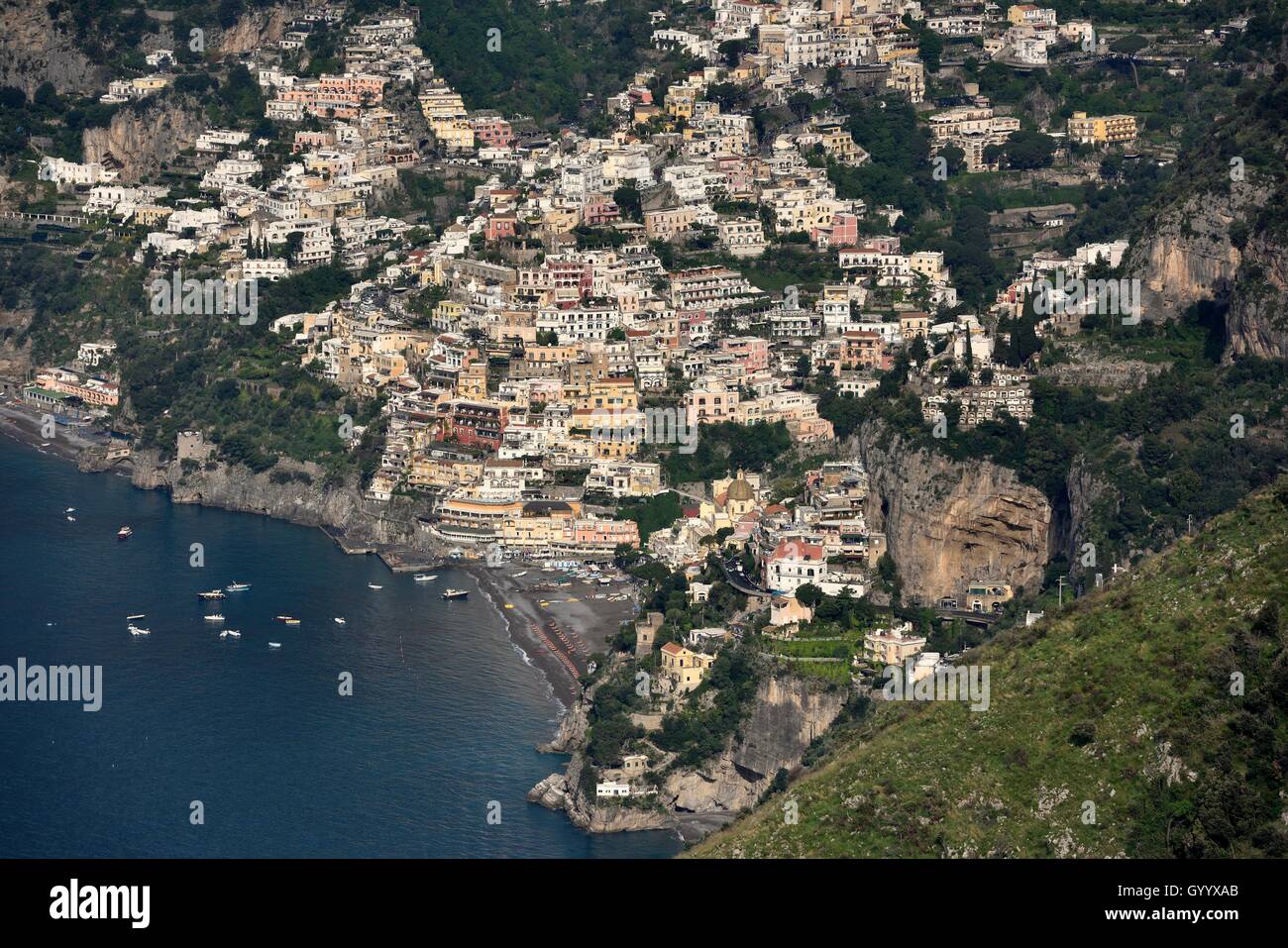 Vista del pueblo de Positano, Amalfi, Costiera Amalfitana, provincia de Salerno, Región de Campania, Italia Foto de stock
