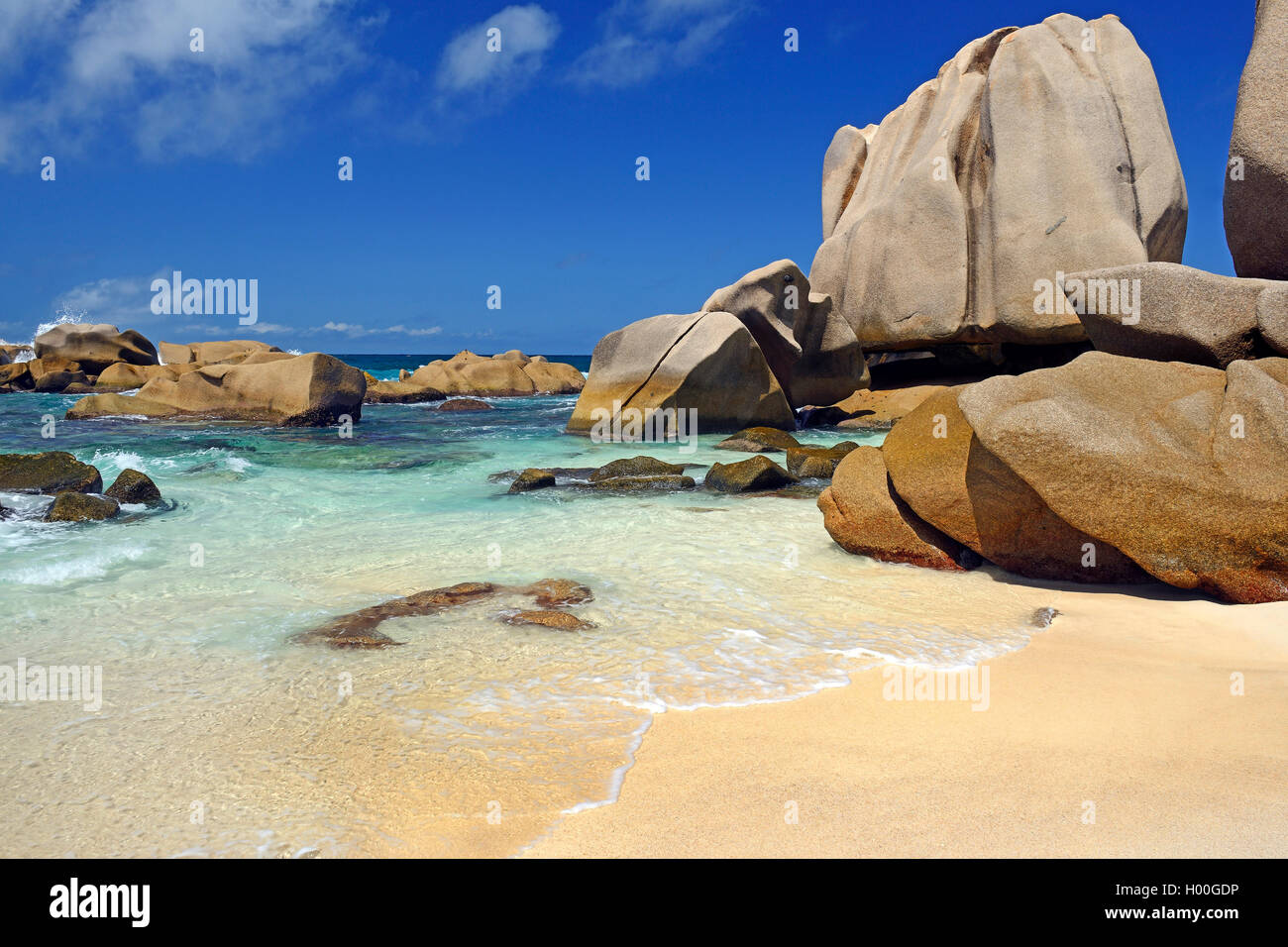 Las rocas de granito de Anse Marron playa de ensueño, La Source Marron, Seychelles, La Digue Foto de stock
