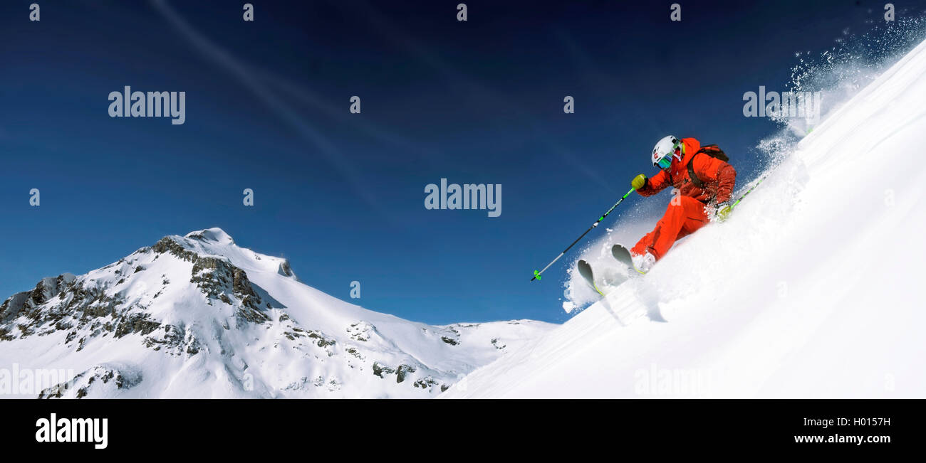 Rebane el giro de un esquiador, La Grande Motte en segundo plano, Francia, Tignes Savoie Foto de stock