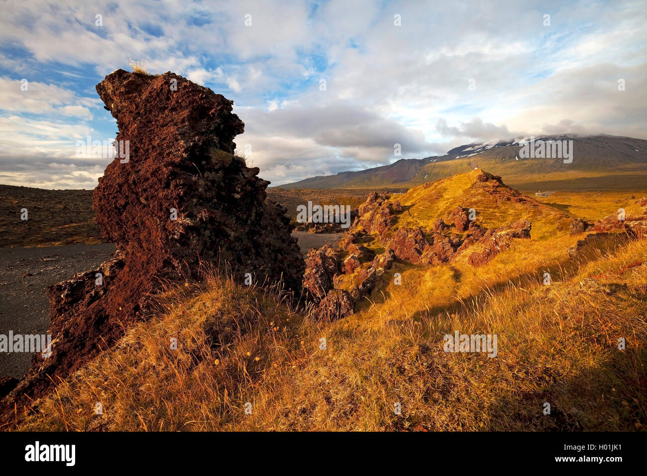 La roca de la lava de Djupalonssandur, Islandia, Snaefellsnes Foto de stock