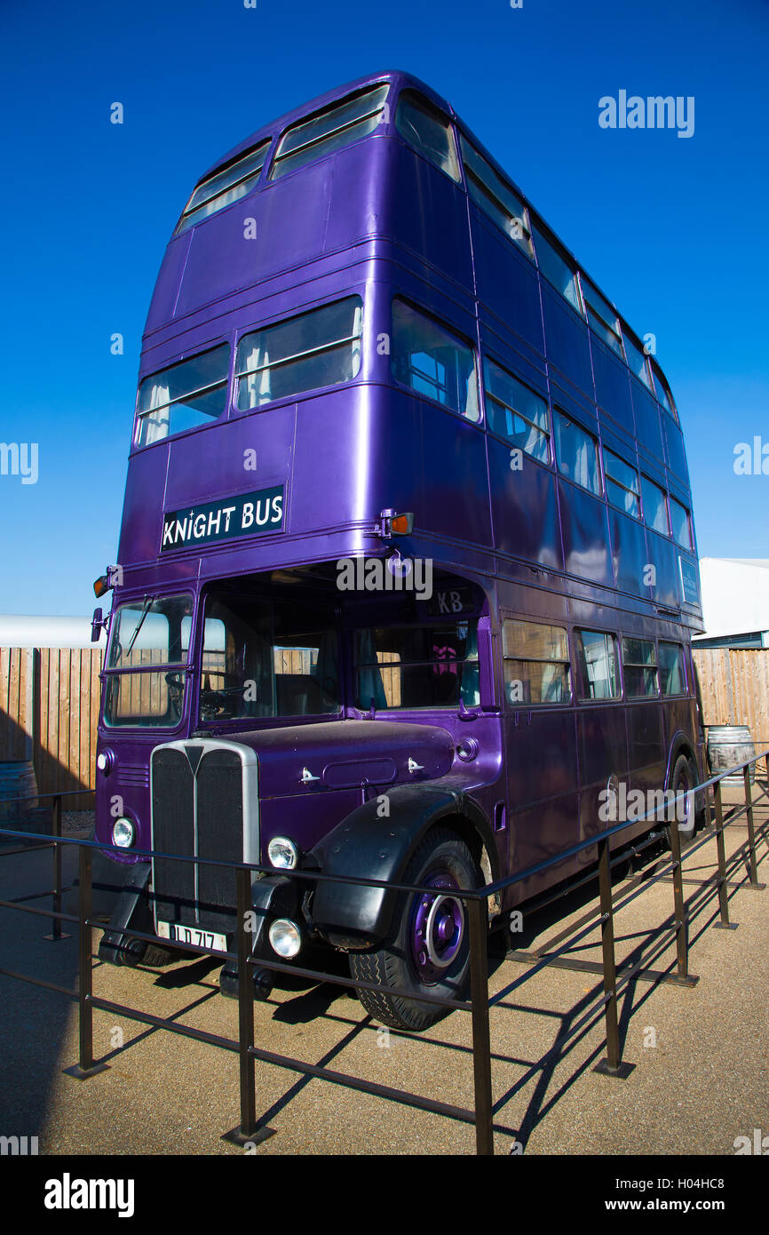 El Knight bus, Warner Brothers Studio Tour, el Making of Harry Potter, Londres Foto de stock