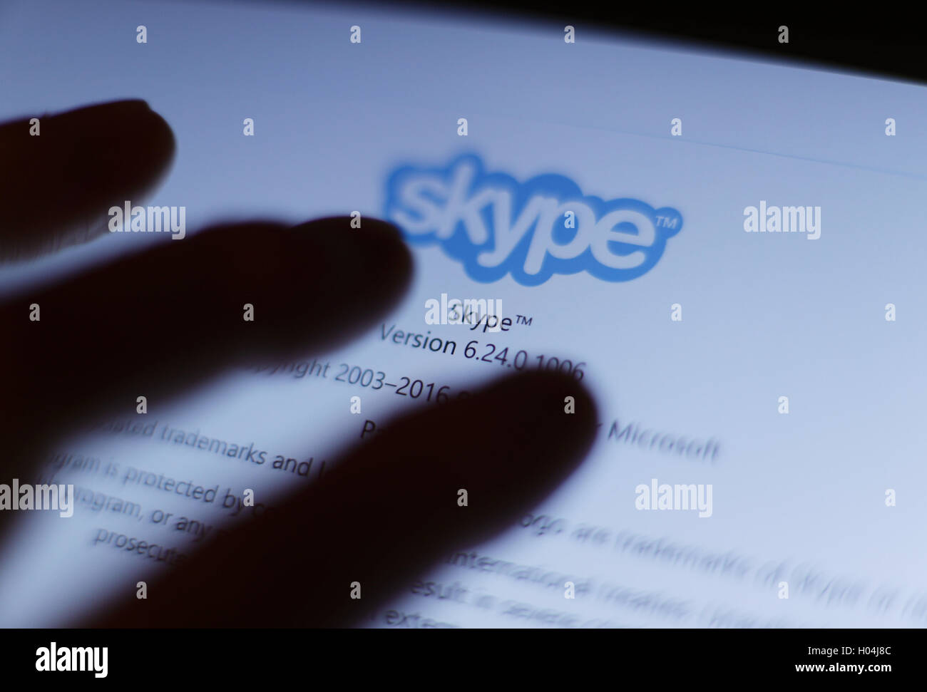 La app de Skype en la pantalla de Tablet PC, como Microsoft, que compró la  empresa