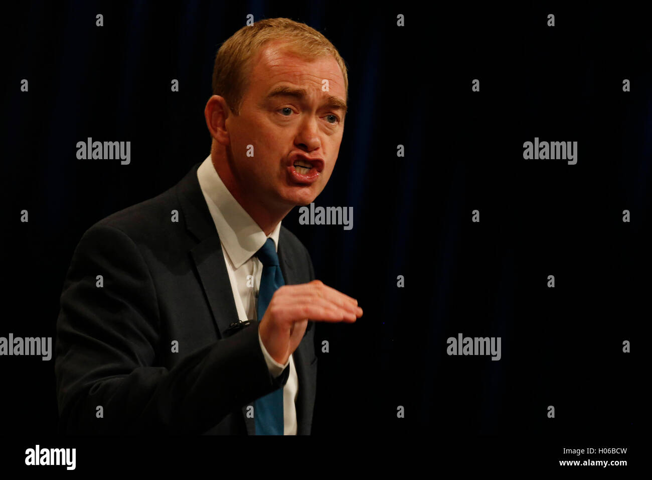 Brighton, Reino Unido. 20 Sep, 2016. Tim Farron, líder del Partido da su discurso durante la Conferencia de otoño de los Demócratas Liberales en Brighton, Reino Unido, el martes 20 de septiembre de 2016. Crédito: Luke MacGregor/Alamy Live News Foto de stock