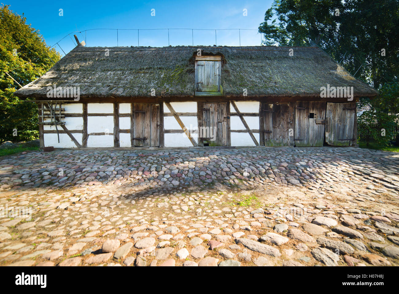 Antiguo granero rural en Polonia - Siglo XIX Foto de stock