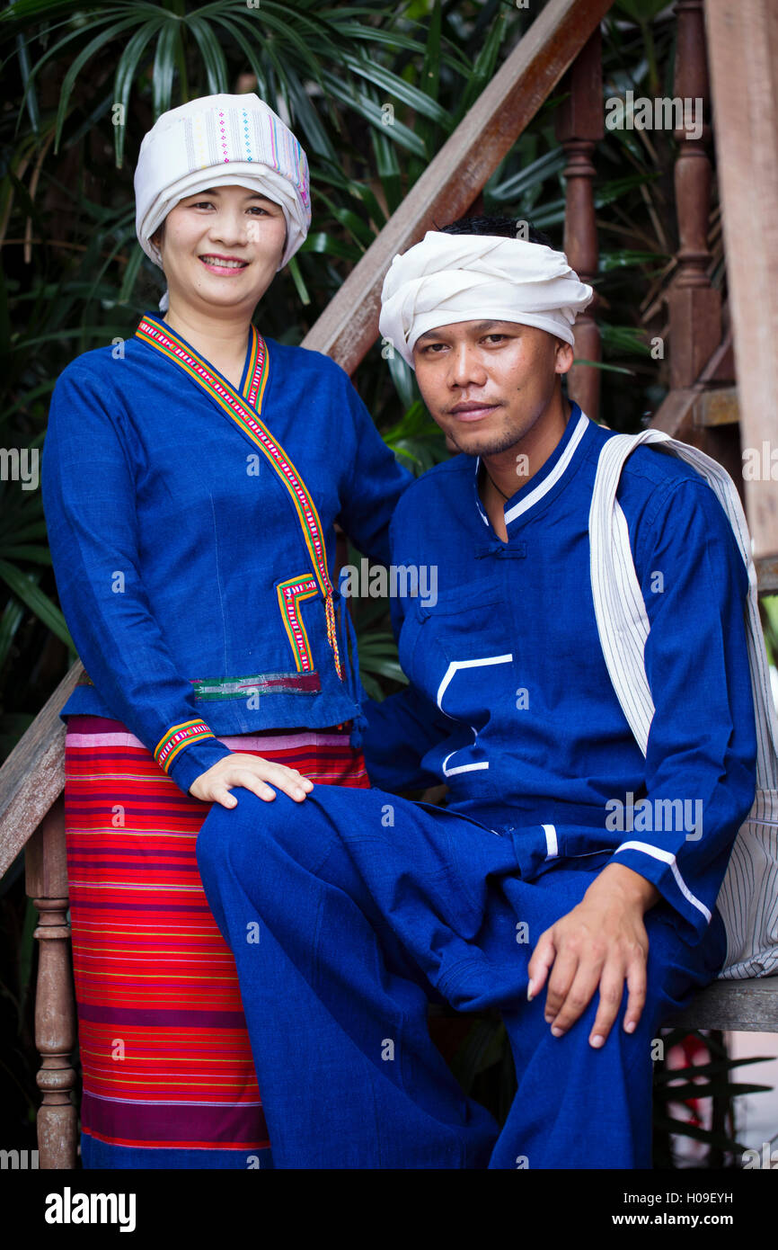 Tai Lue (Lu) tribus indígenas personas con vestimenta tradicional, Chiang Mai, Tailandia, en el sudeste de Asia, Asia Foto de stock