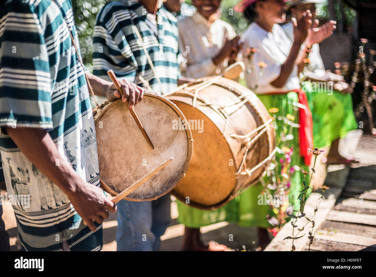 Los tambores y música tradicional en Ambohimahasoa, Haute Matsiatra región del Altiplano Central de Madagascar, Madagascar, África Foto de stock