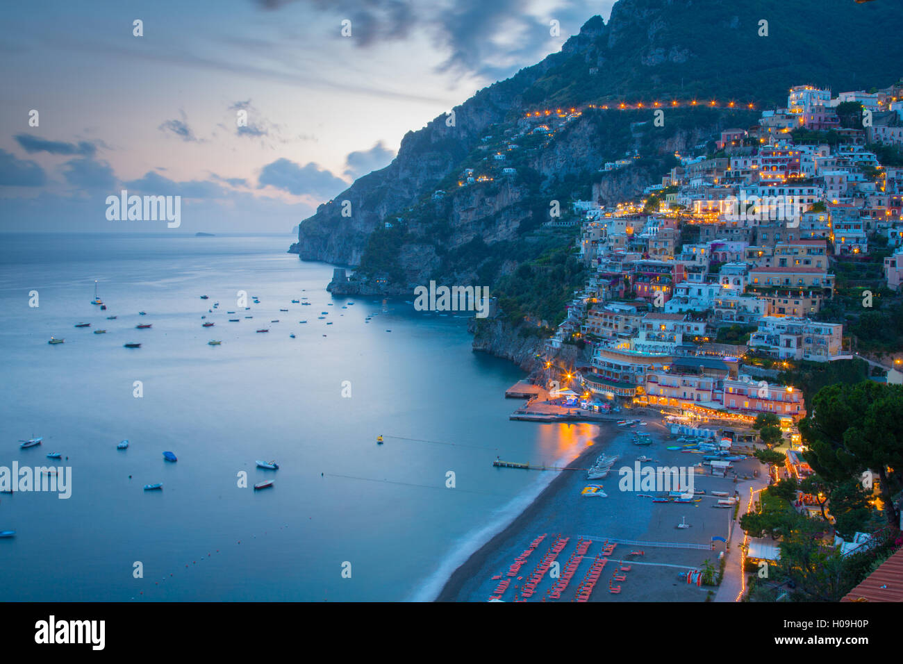 Vistas de Positano, Costiera Amalfitana (Costa de Amalfi), Sitio de Patrimonio Mundial de la UNESCO, en la provincia de Salerno, Región de Campania, Italia, Europa Foto de stock