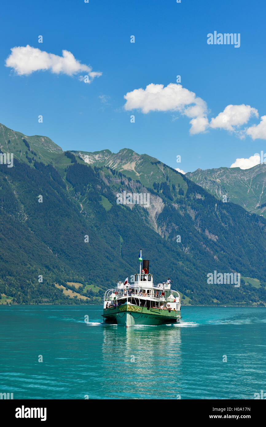 Steamboat Lötschberg en el lago de Brienz, Interlaken Ost, Cantón de Berna, Suiza Foto de stock