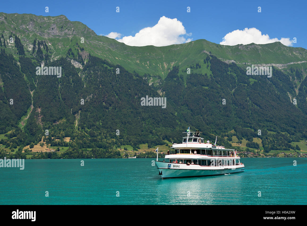 Barco de motor en el lago de Brienz, Interlaken Ost, Cantón de Berna, Suiza Foto de stock
