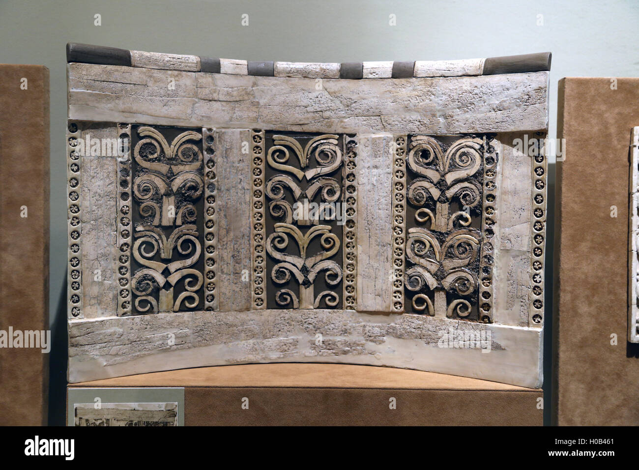 Panel con un patrón de árbol. Neo-Assyrian. ca. Del siglo VIII A.C. Mesopotamia, Nimrud (la antigua ciudadela de Kalkhu), Irak. La cultura asiria. Marfil Foto de stock