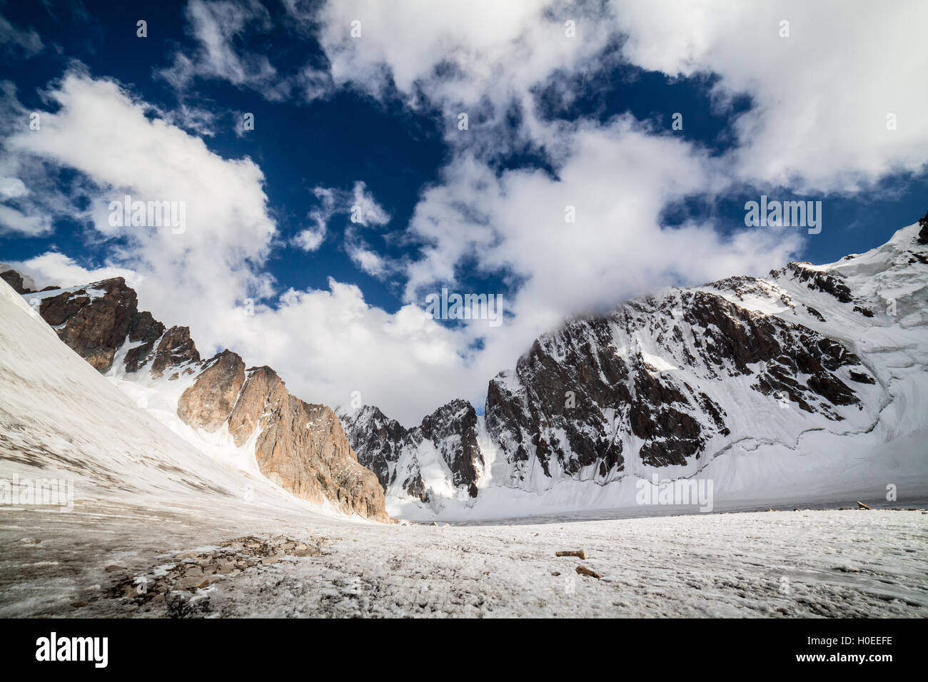 Hermoso paisaje de montaña en las montañas Tian Shan. Kirguistán Foto de stock