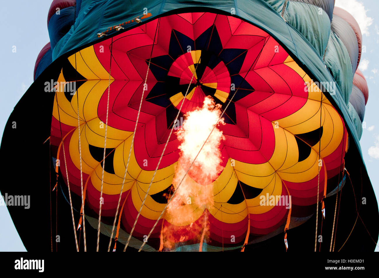 Inflar un globo de aire caliente en Ann Morrison Park en el 2016 'espíritu de Boise Balloon Classic', agosto de 2016 Foto de stock