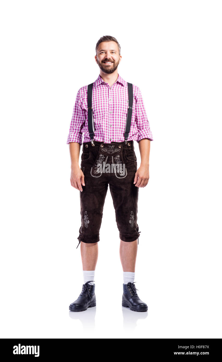 Guapo hipster hombre en ropa tradicional bávaro, aislado Fotografía de  stock - Alamy