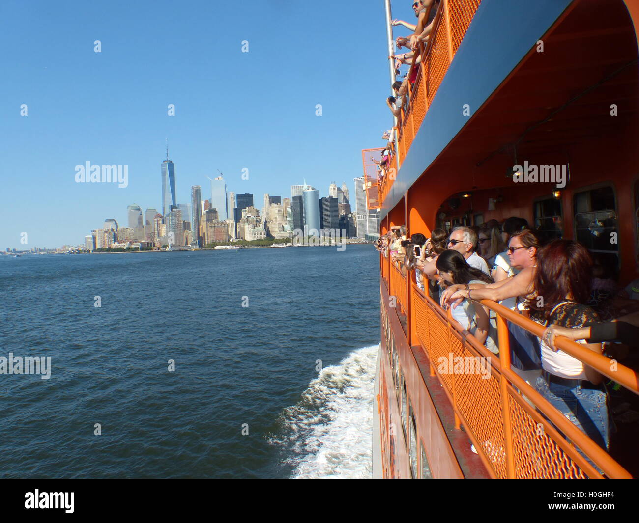 Lower Manhattan con el World Trade Center, visto desde el Ferry de