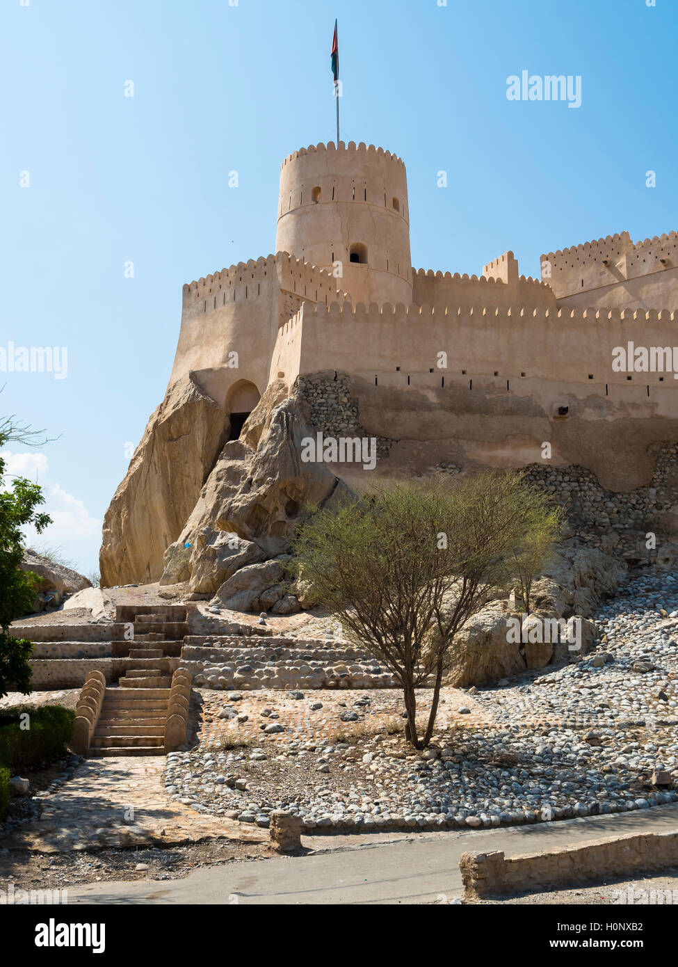 Fort Nakhl, oder Husn Al Heem, Festung, über Oase Nakhl auf Jebel Nakhl Massiv, historischer Lehmbau, Provinz Al-Batinah, Sultan Foto de stock