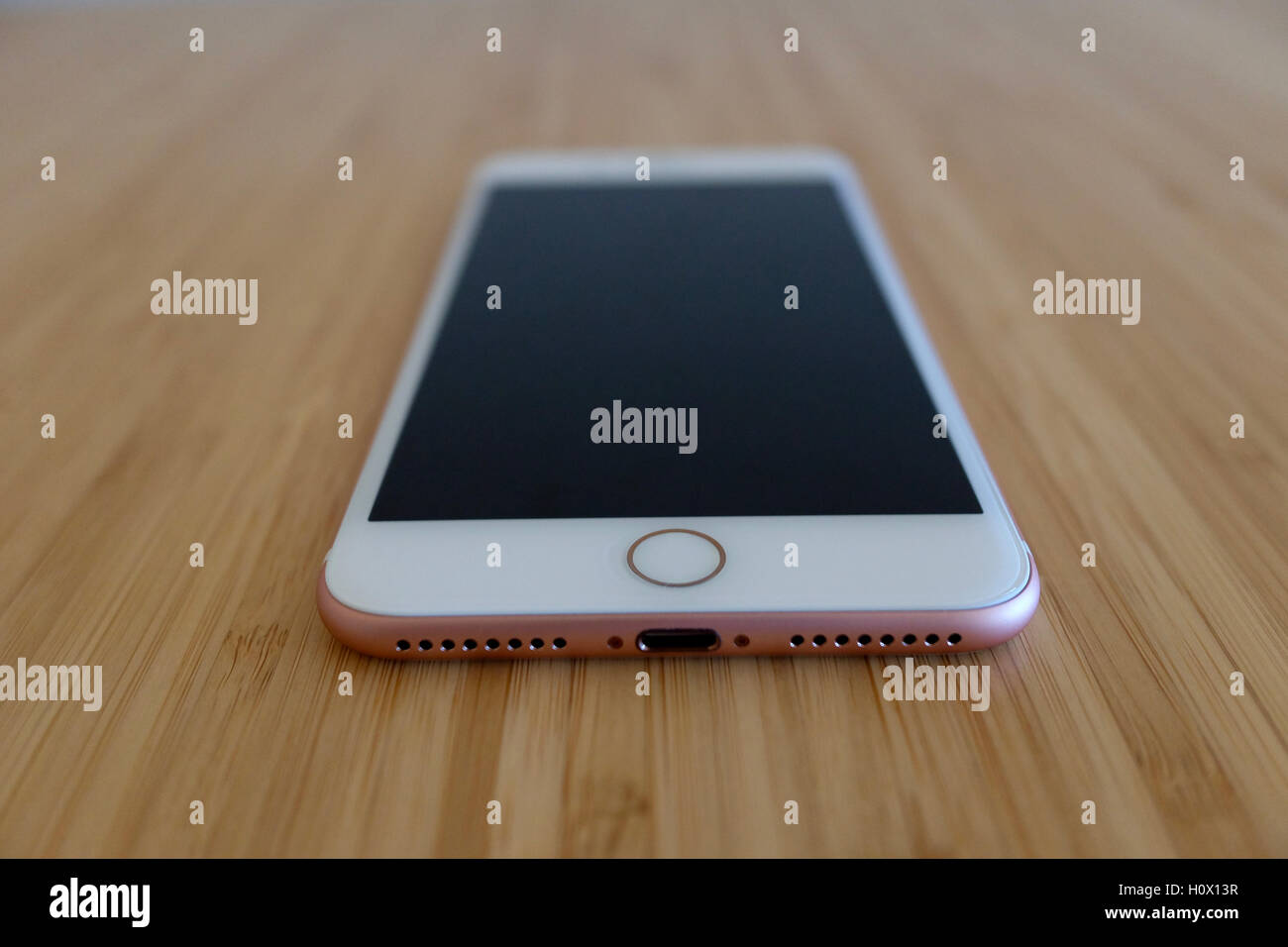 Iphone 7 plus fotografías e imágenes de alta resolución - Alamy