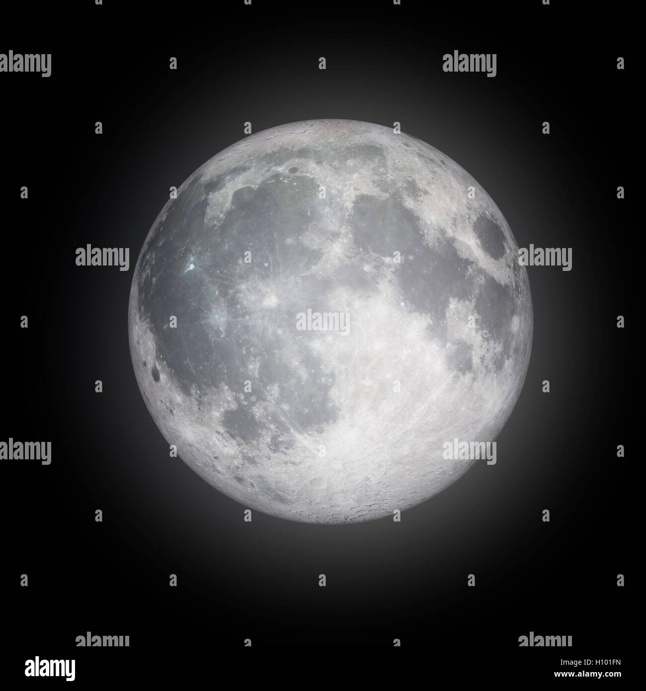 Luna llena con un halo aislado sobre fondo negro con un trazado de recorte Foto de stock