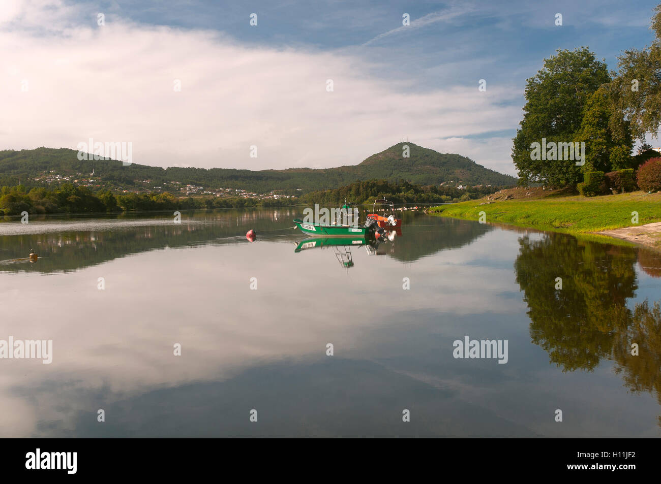 Bajo Miño región - Río, Tomiño, Pontevedra, en la región de Galicia, España, (Portugal), en la orilla izquierda, Europa Foto de stock