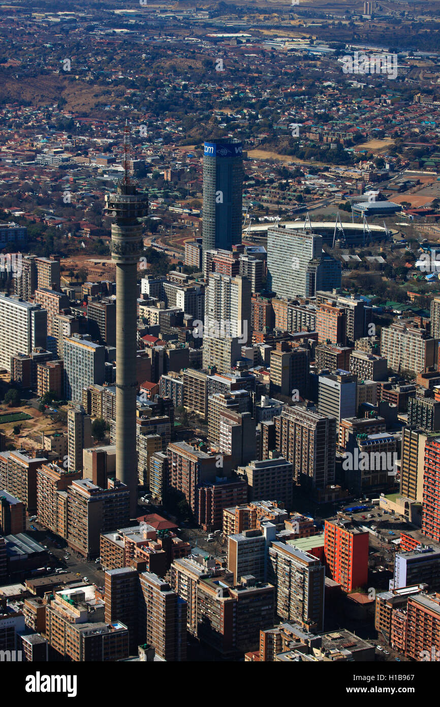 Fotografía aérea de Hillbrow con torre de radio y Berea Tower  ,Johannesburgo, Gauteng, Sudáfrica Fotografía de stock - Alamy