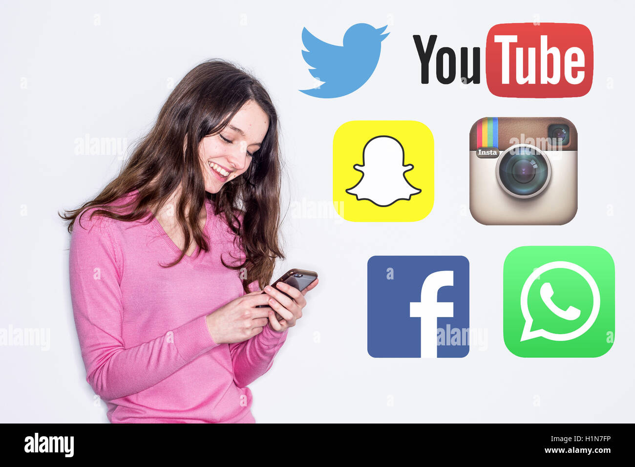 Imagen conceptual en diferentes redes sociales (facebook, twitter, Instagram, You Tube, whatsapp et snapchat). Foto de stock