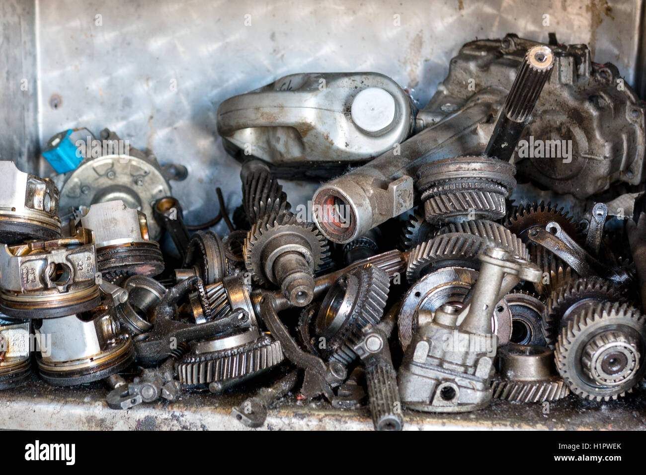 Partes de motor de carros fotografías e imágenes de alta resolución - Alamy