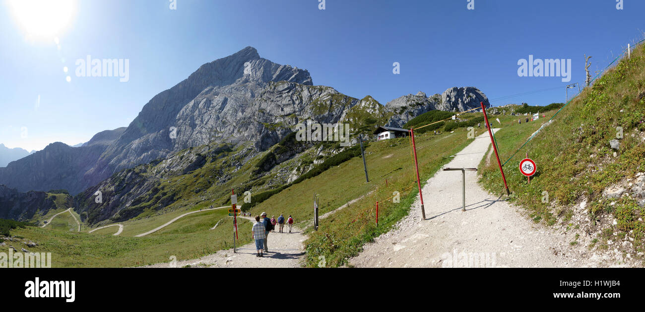 Los Alpes Alemania Garmisch Partenkirchen Alpspitze Osterfelderkopf senderismo ruta de senderismo trail Foto de stock
