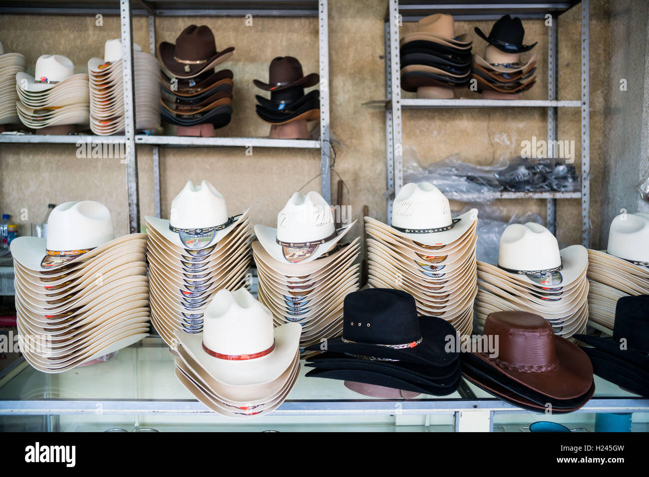 Tienda de sombreros vaqueros, Baja California, México Fotografía de stock -  Alamy