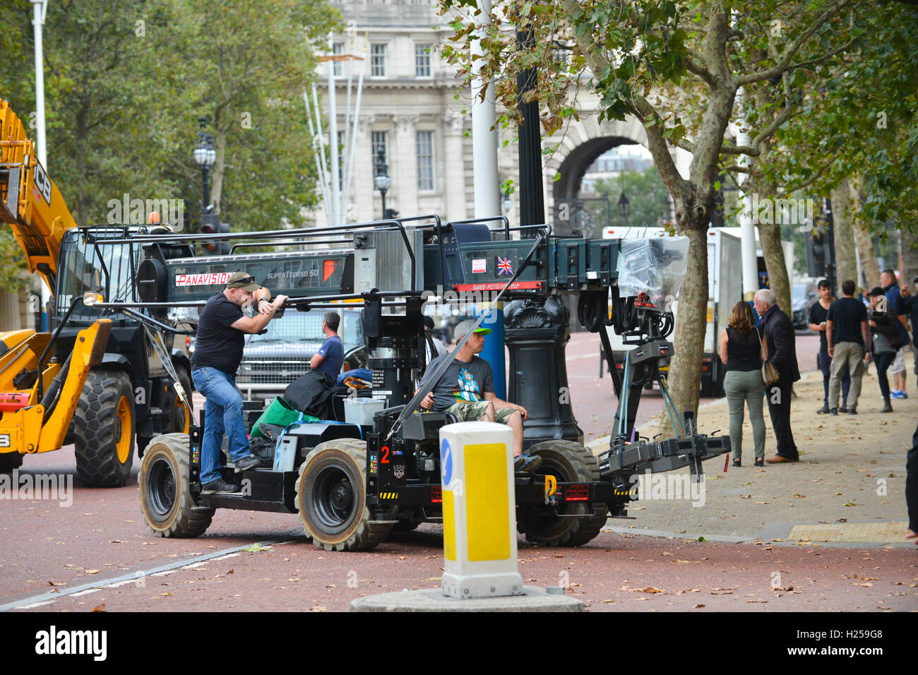 El Mall, Londres, Reino Unido. 24 Sep, 2016. Filmar escenas de Transformers: El Último Caballero, en el Mall. © Matthew Chattle Foto de stock