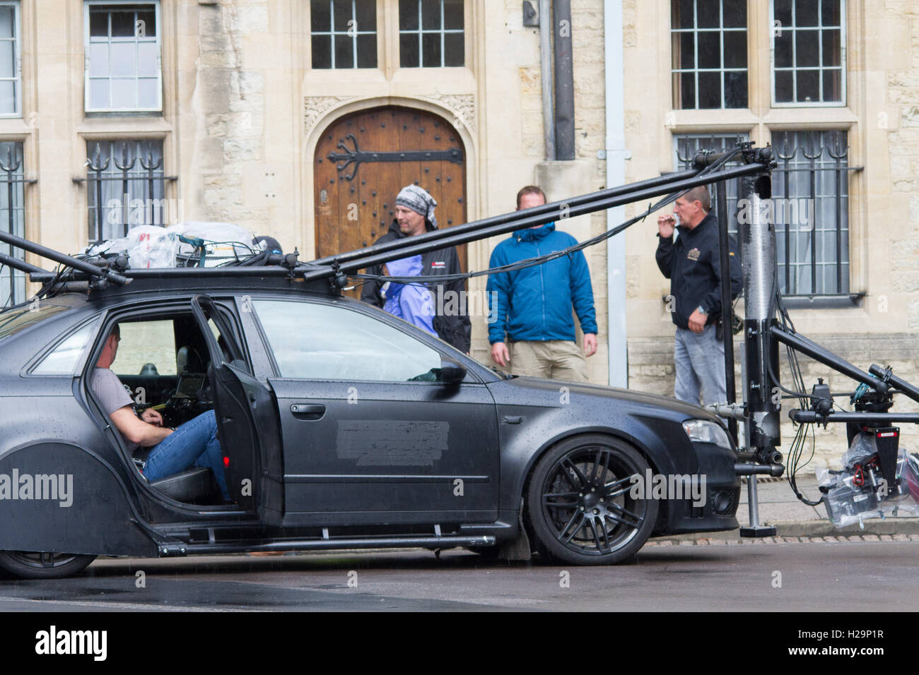 Oxford, Reino Unido. El 25 de septiembre, 2016. 'Transformers 5' coches de lujo durante el rodaje en Oxford Crédito: Pete Lusabia/Alamy Live News Foto de stock