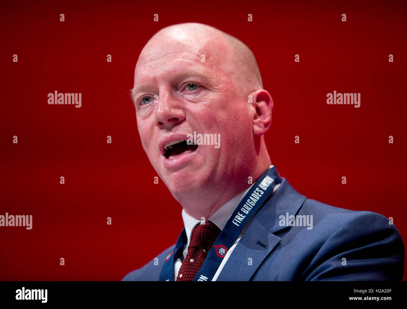 Liverpool, Reino Unido. El 26 de septiembre de 2016. El Secretario General del Sindicato de Bomberos (FBU) Matt asolando habla en la segunda jornada de la Conferencia del Partido Laborista en Liverpool. Crédito: Russell Hart/Alamy Live News. Foto de stock