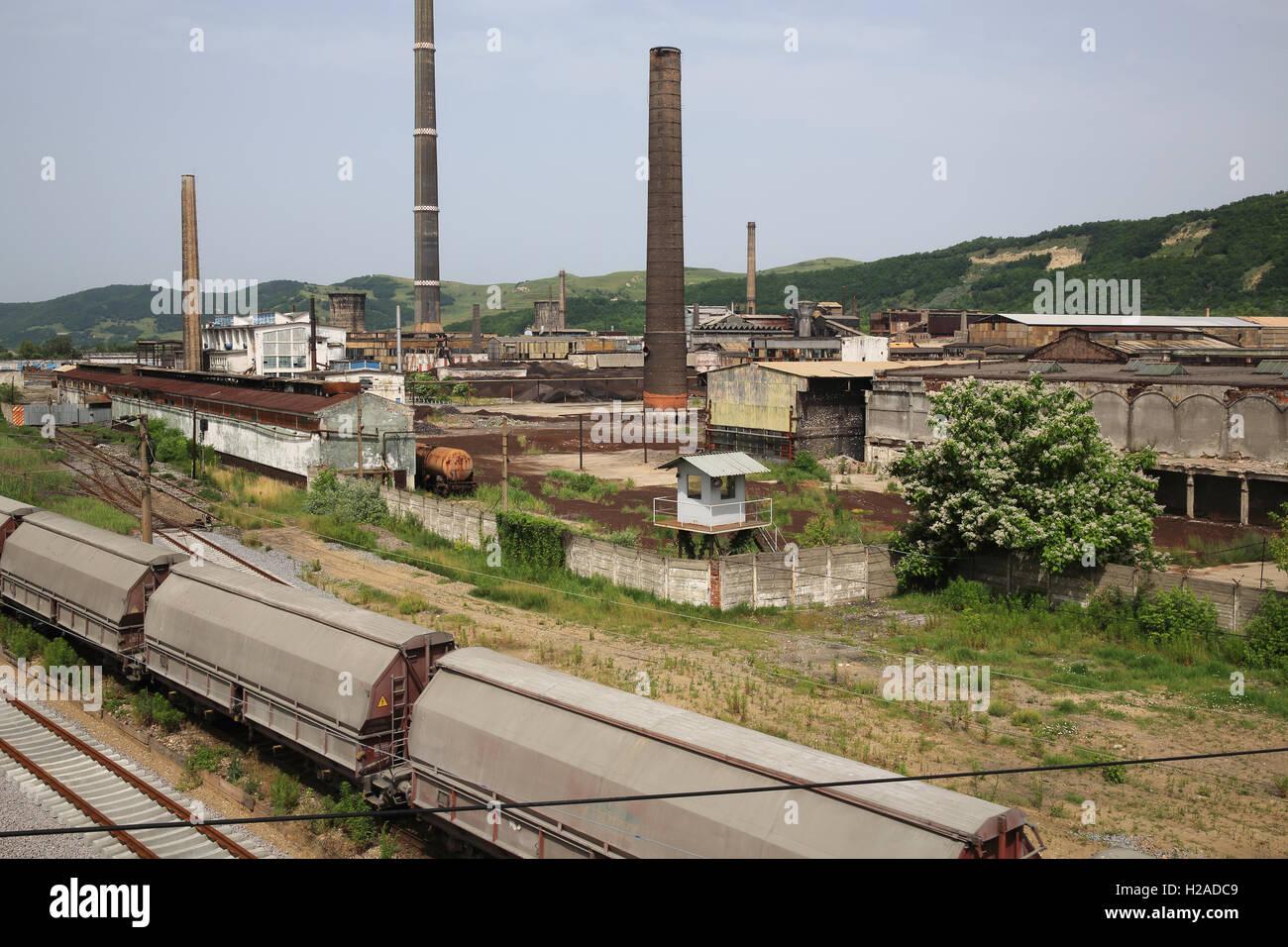 Los abandonados y en desuso planta Carbosin de la era Ceausescu, en Copsa Mica, Transilvania, Rumania, Europa oriental Foto de stock
