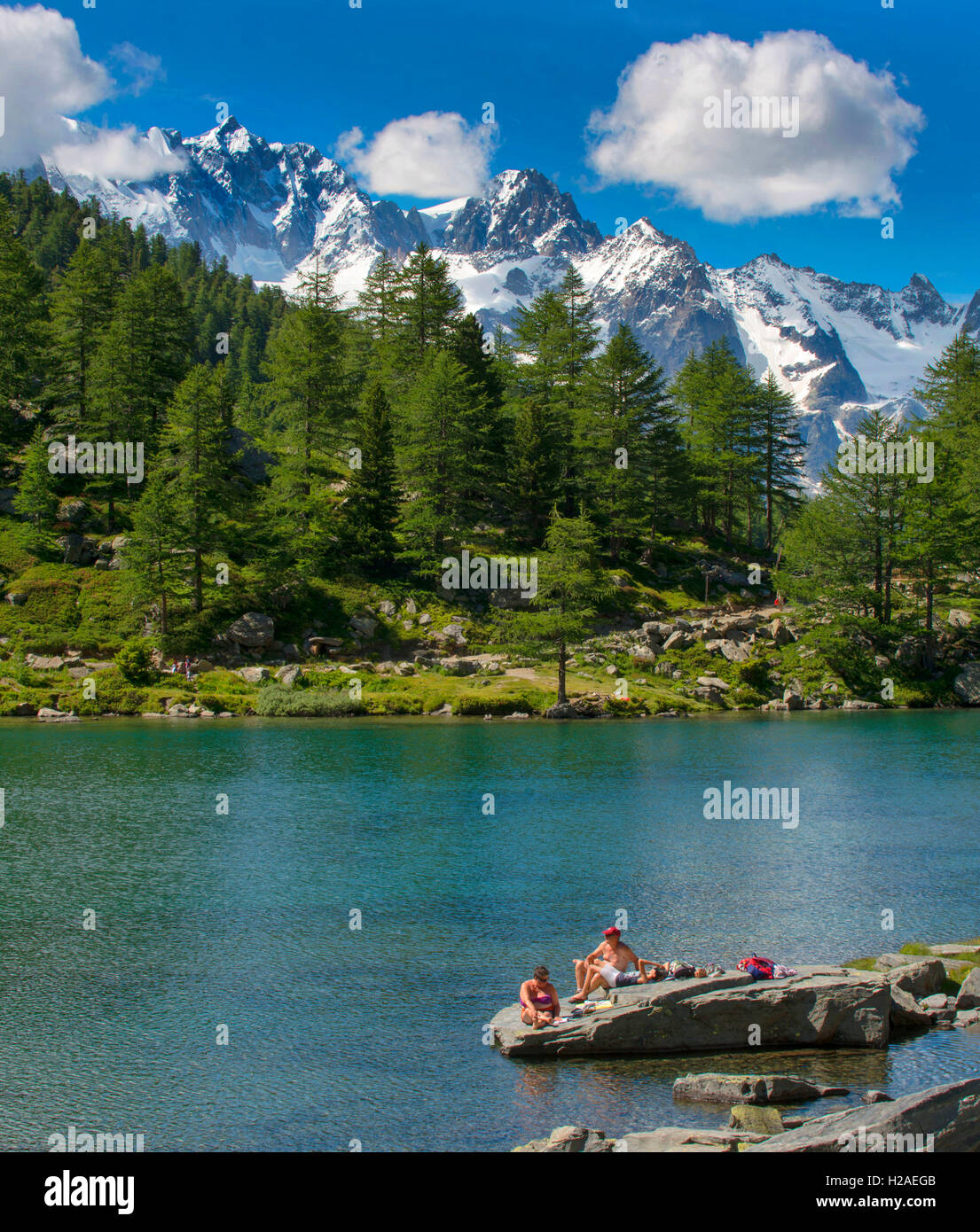 Lago de Arpy, paisaje de montaña, el macizo del Mont Blanc, turístico, Colle  San Carlo, Valle d'Aosta Alpi Graie, Italia, Europa Fotografía de stock -  Alamy