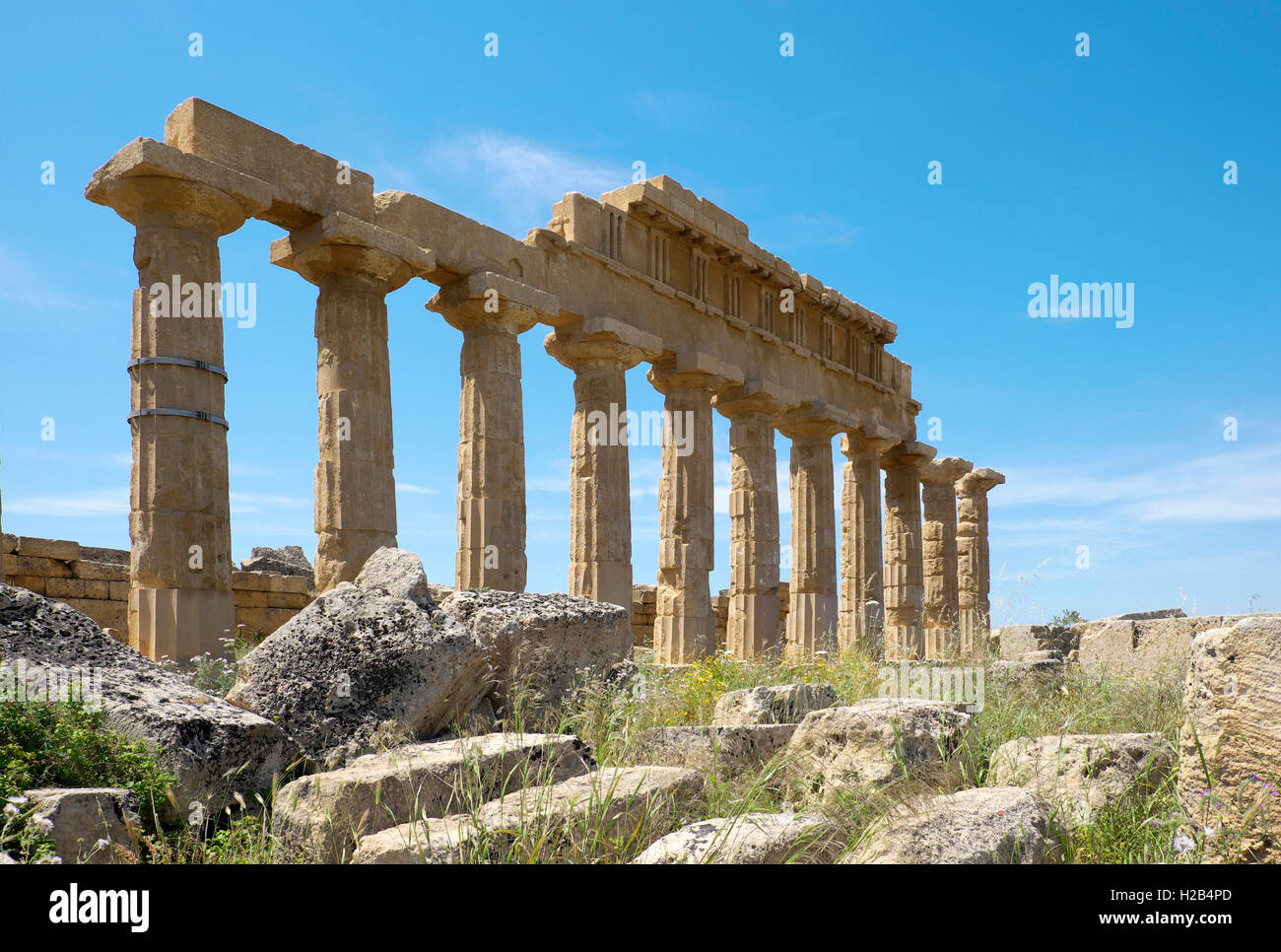 Antiguo templo griego C, la Acrópolis, el Parque Arqueológico de Selinunte, Selinunte, en Sicilia, Italia Foto de stock