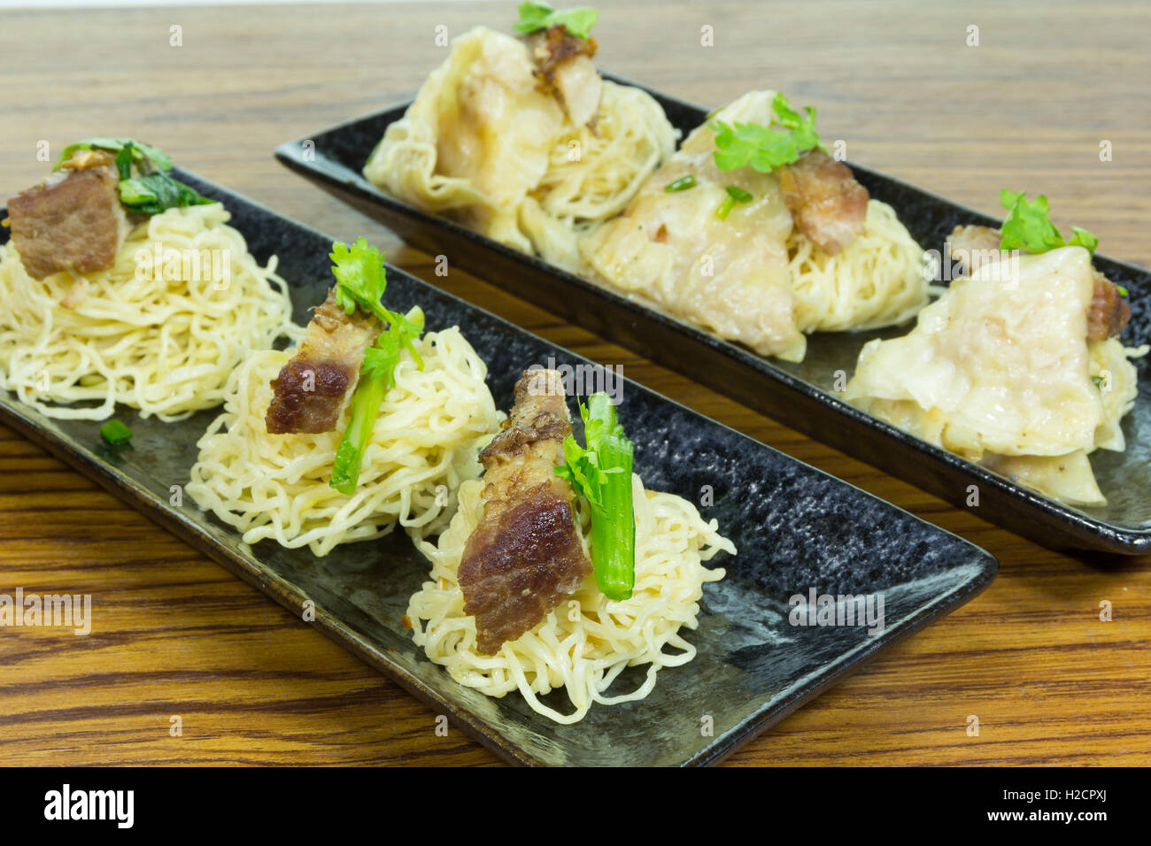 Barbacoa con carne de cerdo fideos dumpling Foto de stock