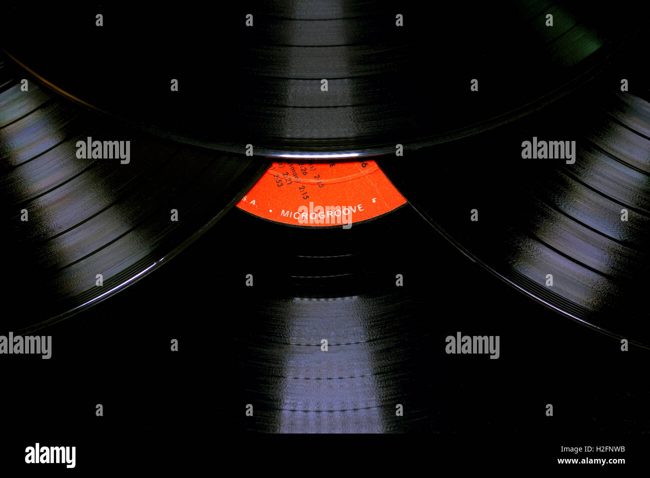 Pila de discos de vinilo de Jazz sobre fondo blanco Fotografía de stock -  Alamy