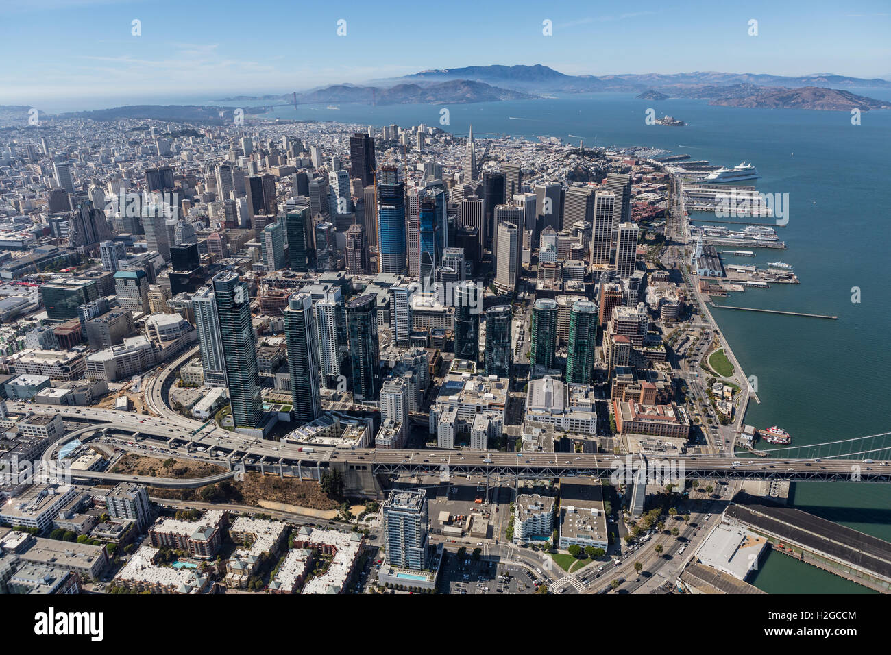 Antena de la tarde de la ciudad y la bahía de San Francisco Foto de stock